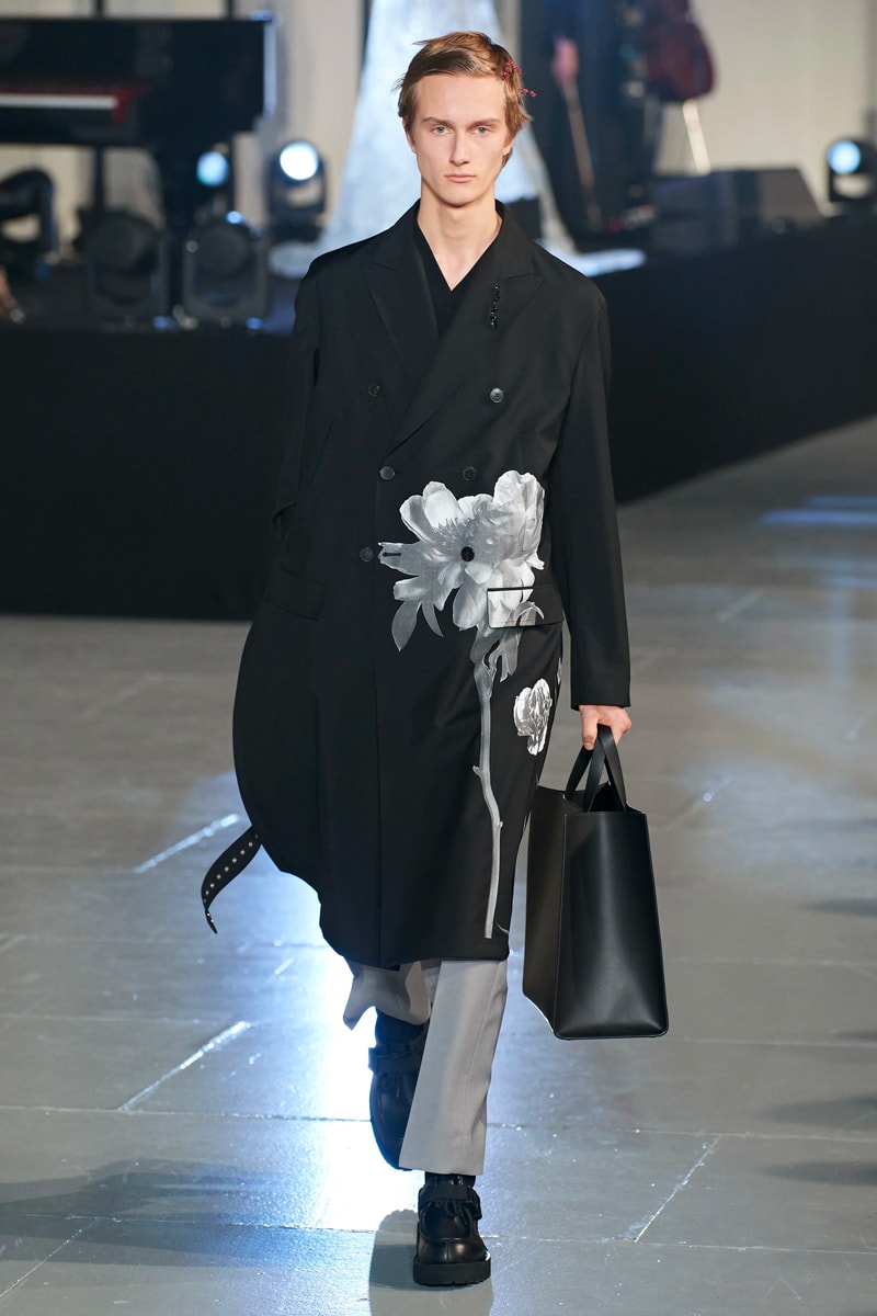 Valentino Fall/Winter 2020 Runway Collection paris fashion week mens Pierpaolo Piccioli ready to wear flowers 