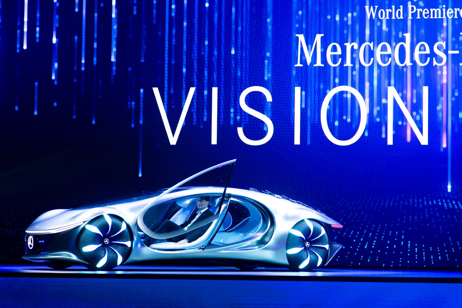 映画アバターから着想を得たベンツの最新コンセプトカーが公開 Mercedes-Benz x Avatar Vision AVTR First Look James Cameron Movie