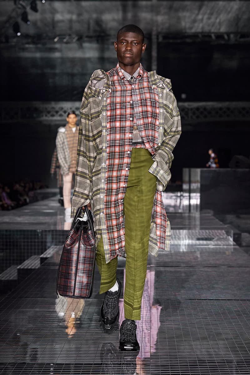 Burberry "Memories" Fall/Winter 2020 London Fashion Week Runway Show Riccardo Tisci Looks Kensington Olympia Fashion House Heritage British Tailoring Coats Katia and Marielle Labèque producer Arca Performance