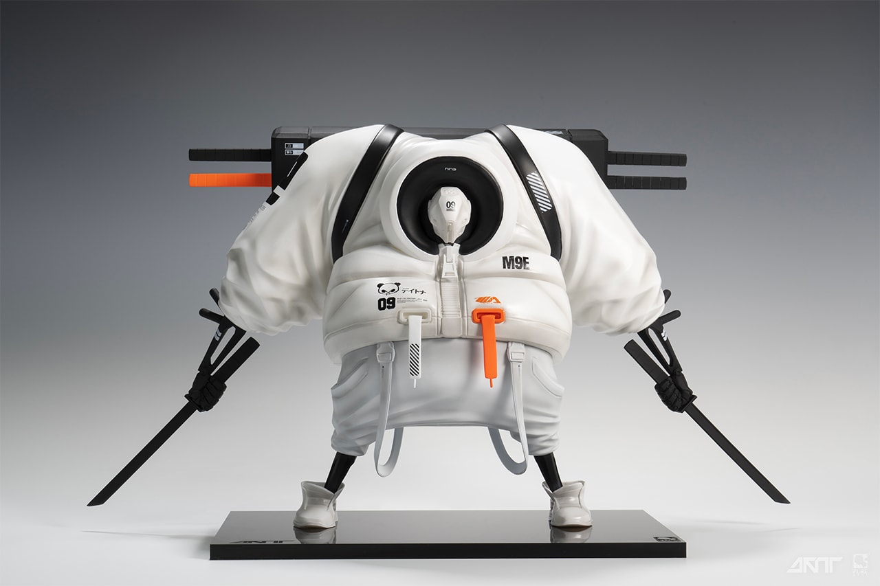 Daytoner Debuts Battle-Ready Robotic Sculpture purearts Master 9 Eyes M9E katana backpack sneakers puffer coat vinyl figure art toy resin character design streetwear