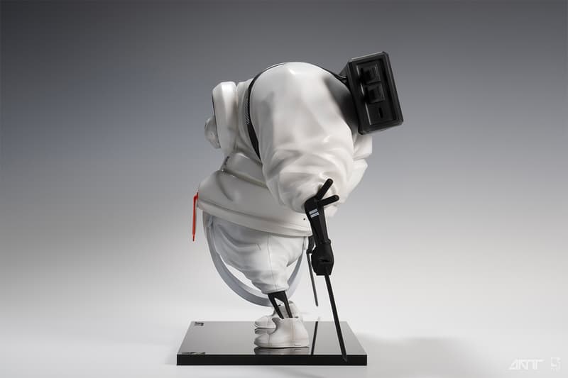 Daytoner Debuts Battle-Ready Robotic Sculpture purearts Master 9 Eyes M9E katana backpack sneakers puffer coat vinyl figure art toy resin character design streetwear