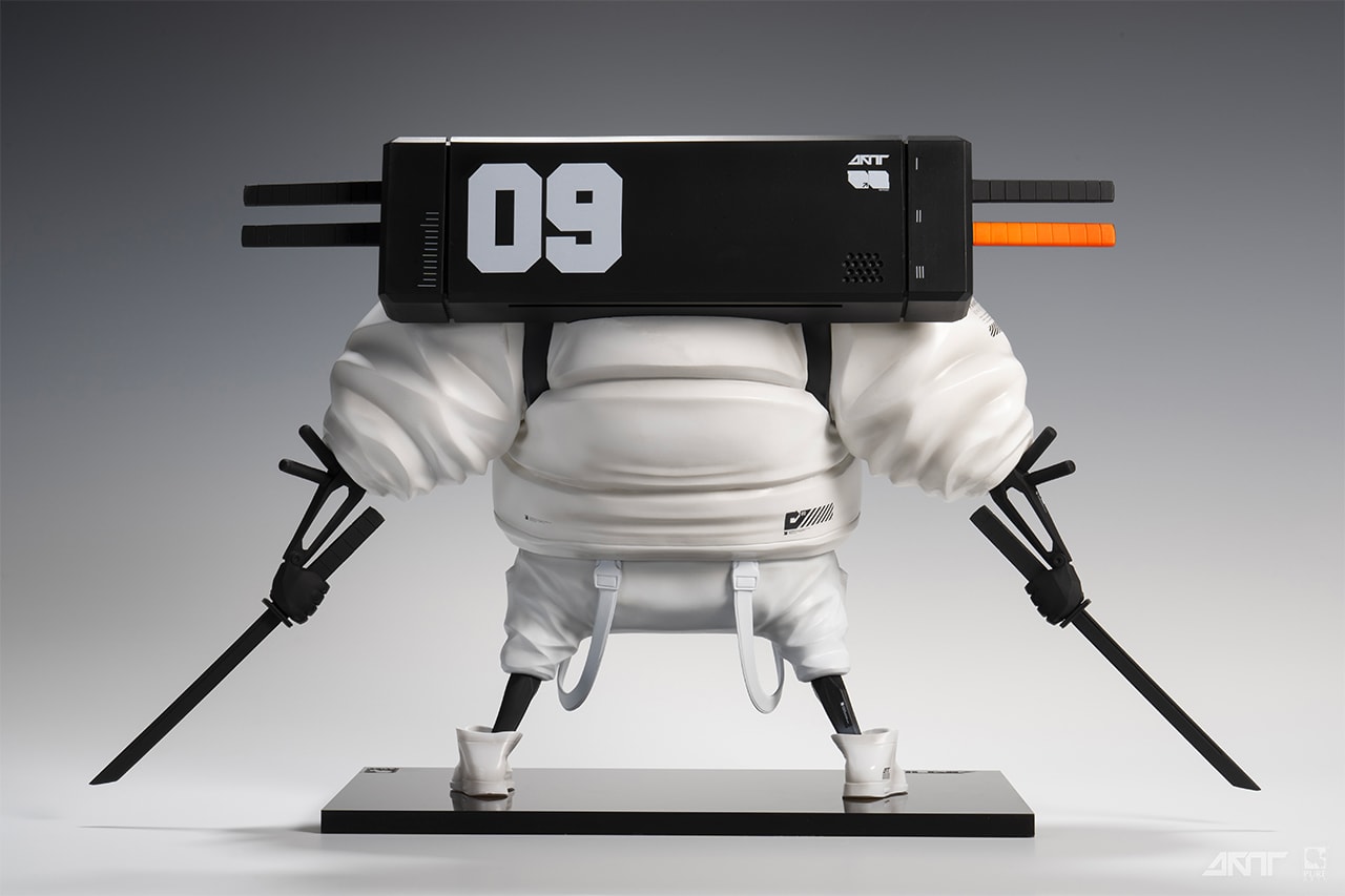 Daytoner Debuts Battle-Ready Robotic Sculpture purearts Master 9 Eyes M9E katana backpack sneakers puffer coat vinyl figure art toy resin character design streetwear