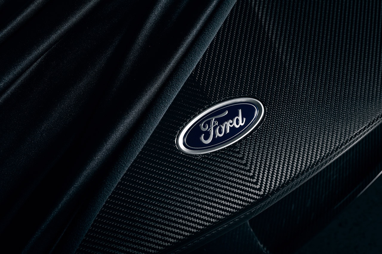 Sexy Weave: How the $750,000 2020 Ford GT Carbon Liquid Is Made