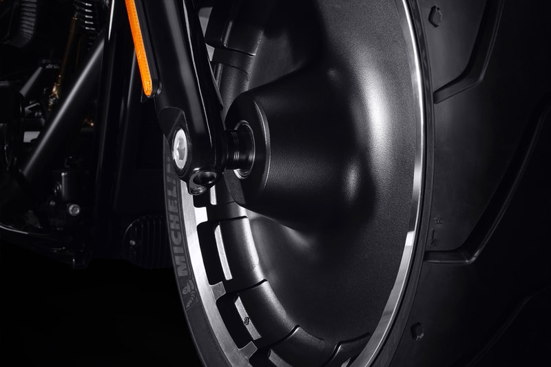 Harley-Davidson 30th Anniversary Fat Boy Info  choppers HD motorcycles wide Milwaukee-Eight steamroller softail 