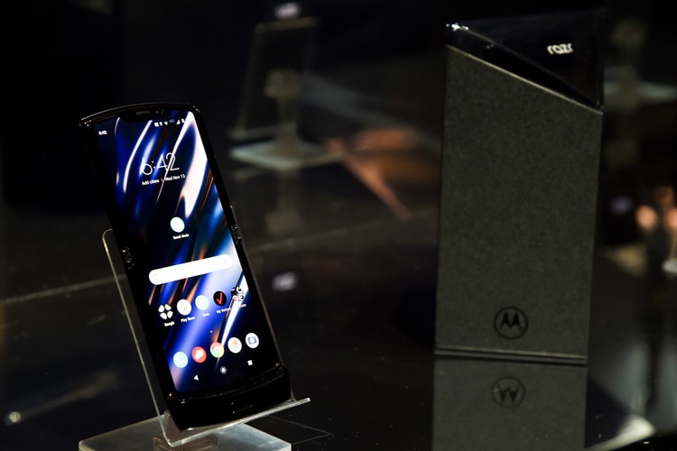Motorola RAZR's Hinge Broke After 27,000 Folds in Extreme Product Test