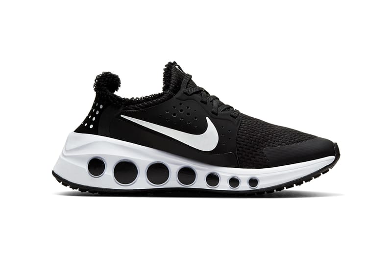 black and white nike running shoes