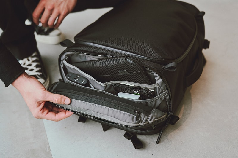 nine hours Aer Capsule Collection Release Backpack Bag Hotel Black Grey 35 40 L Pack