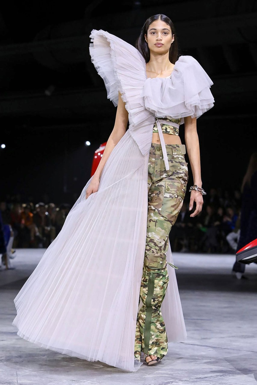 Off-White x Air Jordan IV Makes Paris Fashion Week Debut – WWD