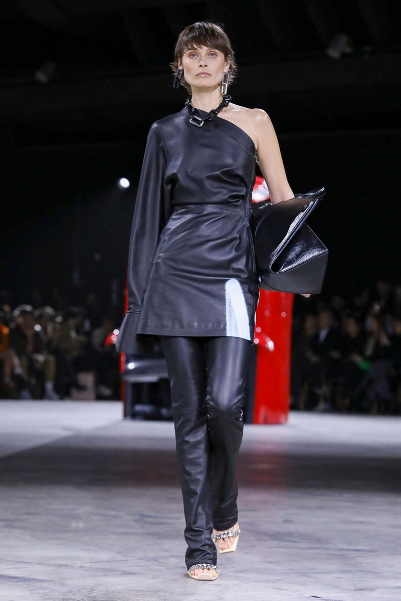 Off-White™ FW20 Womenswear, Air Jordan 4 Collaboration sneaker fall winter 2020 runway paris fashion week virgil abloh