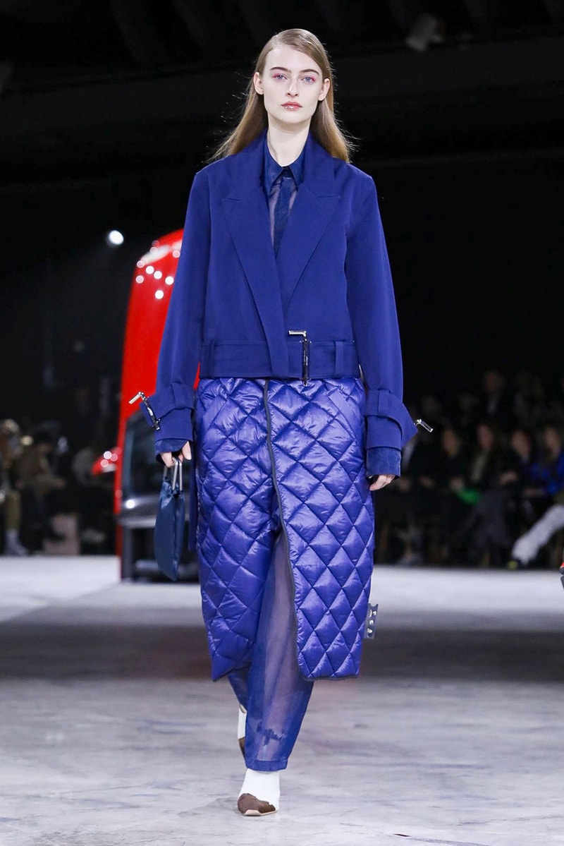 Off-White™ FW20 Womenswear, Air Jordan 4 Collaboration sneaker fall winter 2020 runway paris fashion week virgil abloh