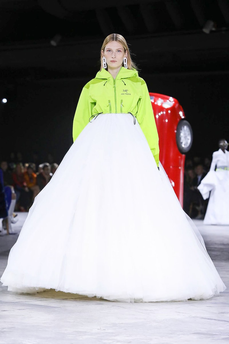 Off-White™ FW20 Womenswear, Air Jordan 4 Collaboration sneaker fall winter 2020 runway paris fashion week virgil abloh