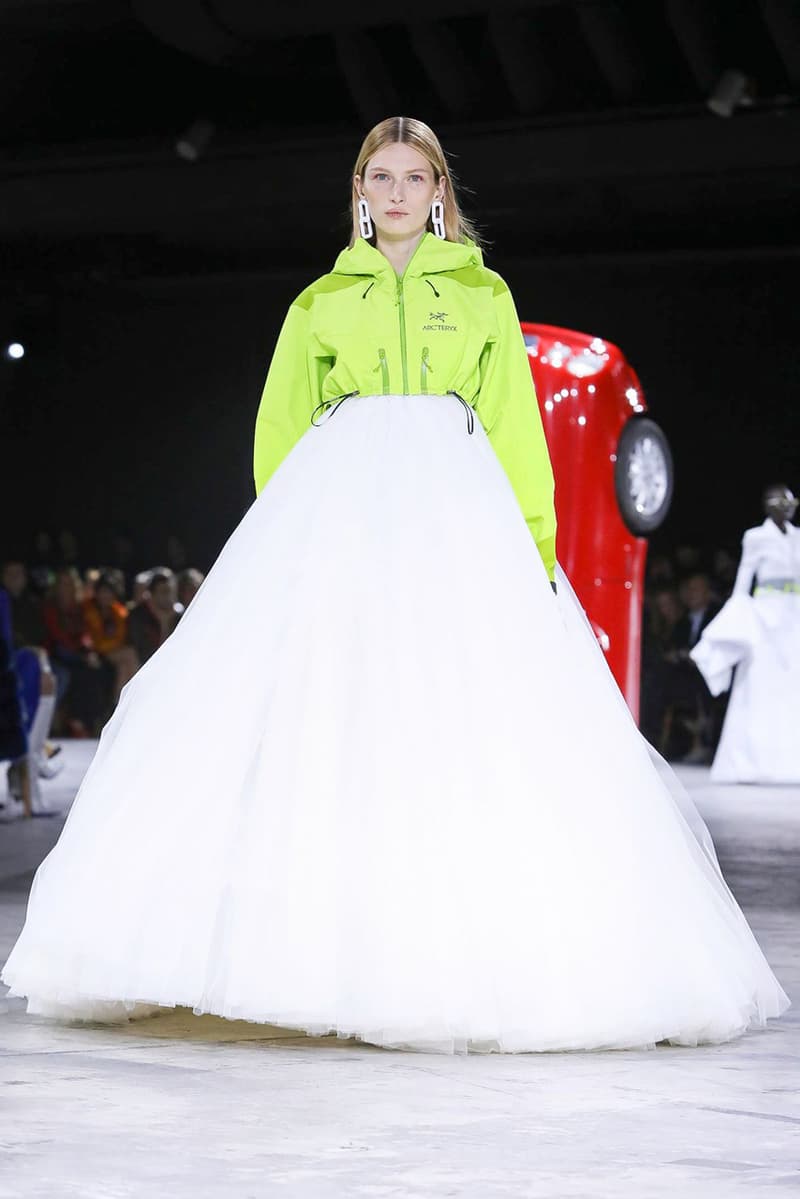 Off-White™ FW20 Womenswear, Air Jordan 4 Collaboration sneaker fall winter 2020 runway paris fashion week virgil abloh