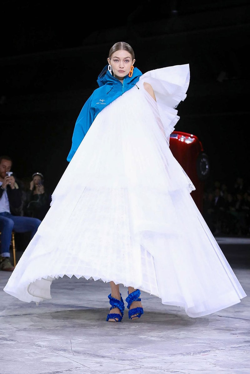 Off-White™ FW20 Womenswear, Air Jordan 4 Collaboration sneaker fall winter 2020 runway paris fashion week virgil abloh
