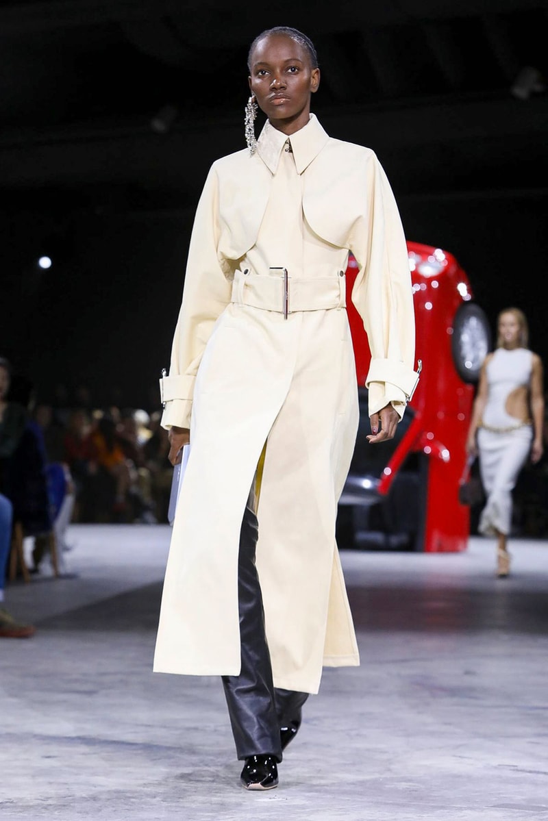 Off-White™ FW20 Womenswear, Air Jordan 4 Collaboration sneaker fall winter 2020 runway paris fashion week virgil abloh