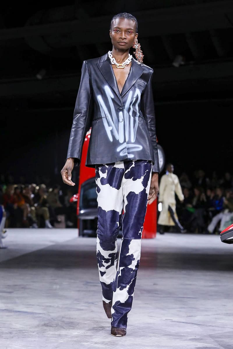 Off-White™ FW20 Womenswear, Air Jordan 4 Collaboration sneaker fall winter 2020 runway paris fashion week virgil abloh