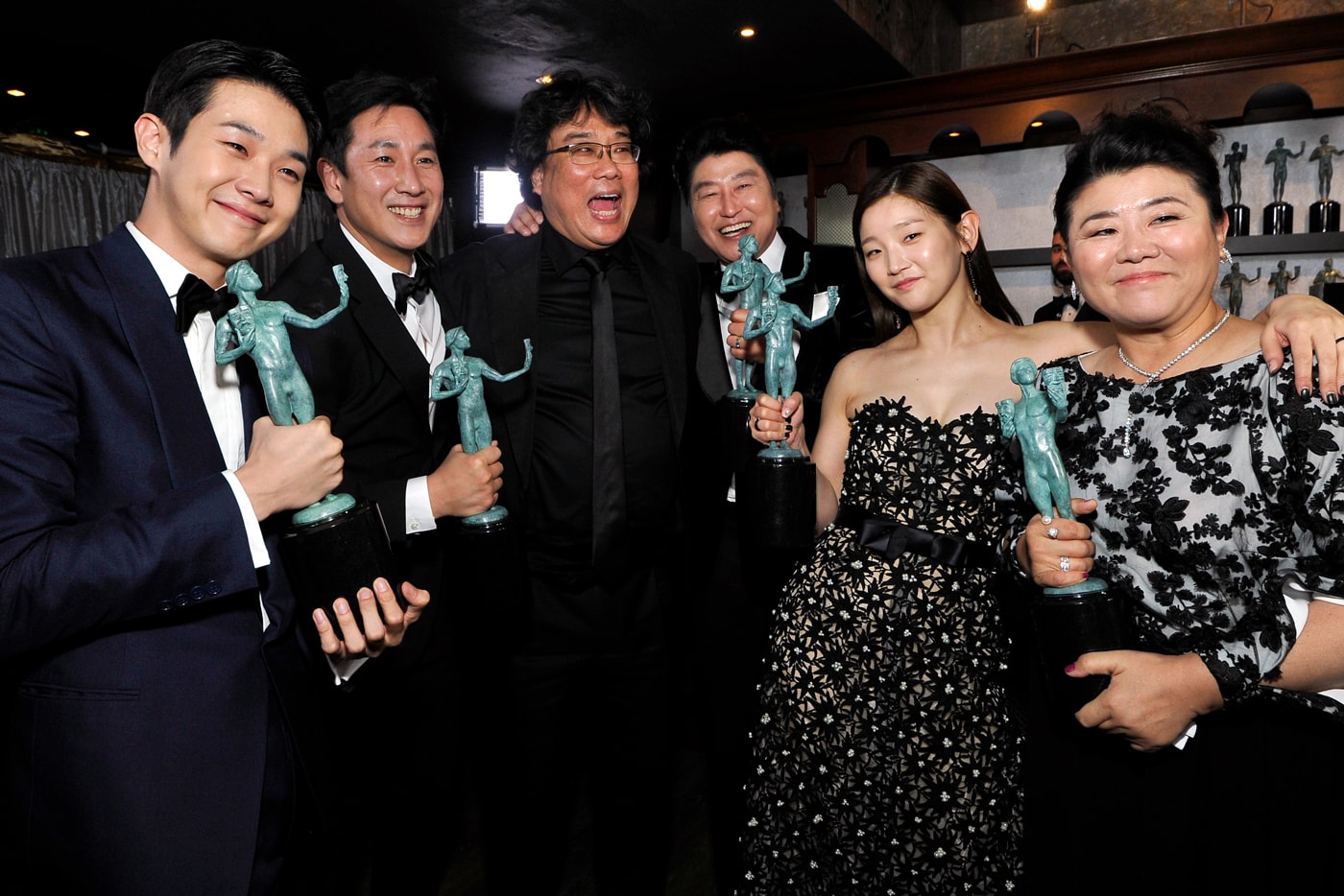 parasite bong joon ho best picture oscars academy awards hulu streaming service exclusive rights 