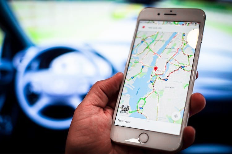 Artist Fakes Google Maps Traffic Jams With 99 iPhones