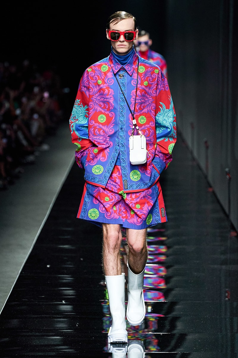 Versace Fall/Winter 2020 Milan Fashion Week Co-Ed Show Runway Donatella Versace Shots Looks Menswear Womenswear House Symbols Greek Key Pattern Tailoring Sportswear