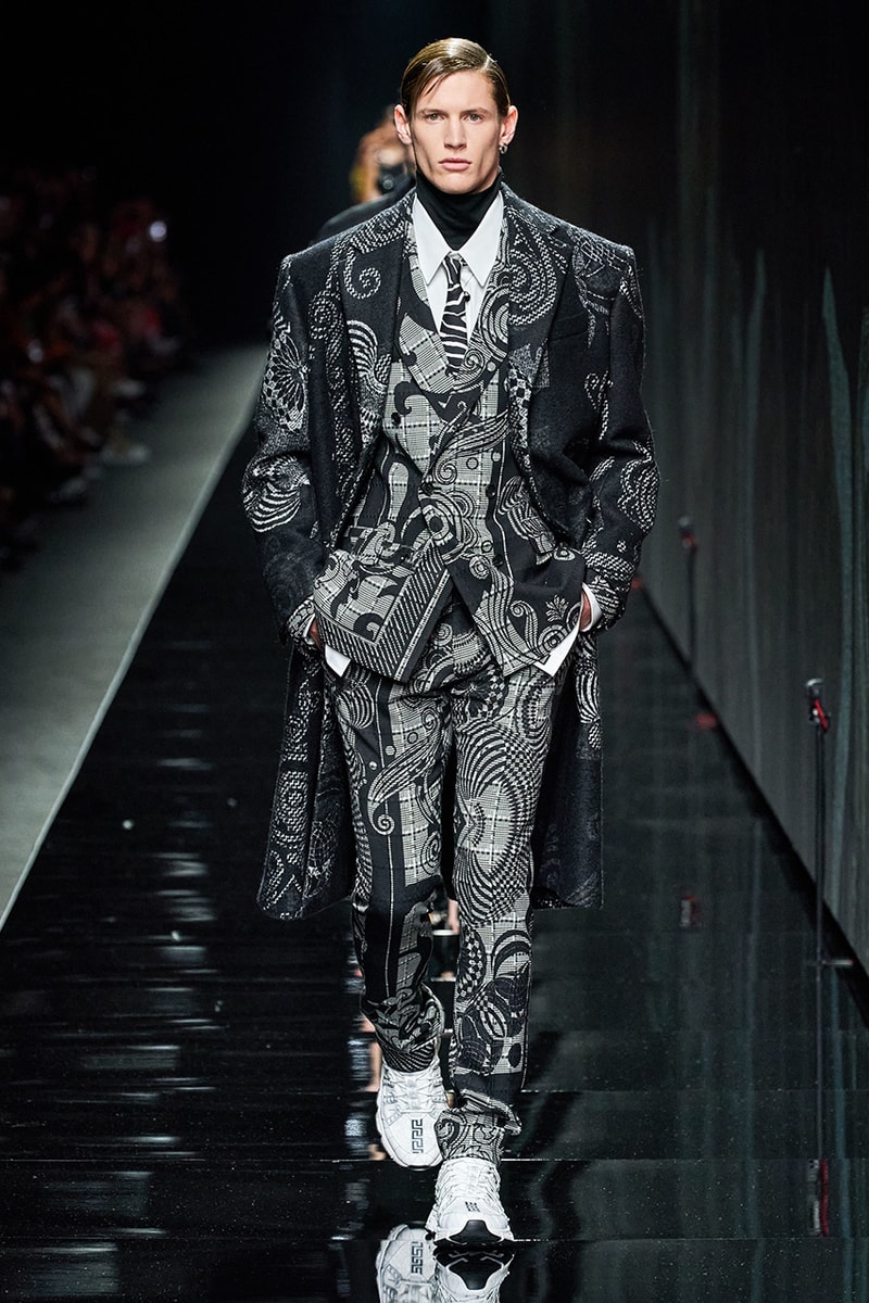 Versace Fall/Winter 2020 Milan Fashion Week Co-Ed Show Runway Donatella Versace Shots Looks Menswear Womenswear House Symbols Greek Key Pattern Tailoring Sportswear