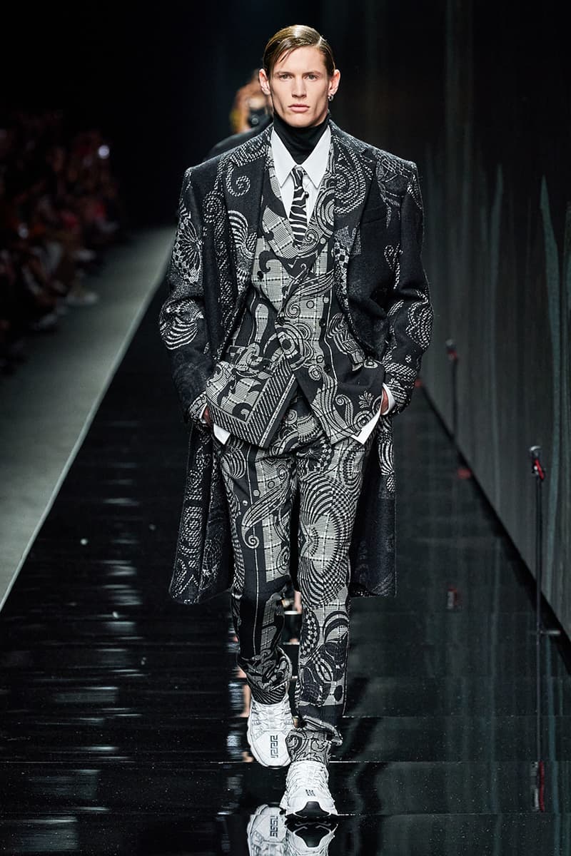 Versace Fall/Winter 2020 Milan Fashion Week Co-Ed Show Runway Donatella Versace Shots Looks Menswear Womenswear House Symbols Greek Key Pattern Tailoring Sportswear