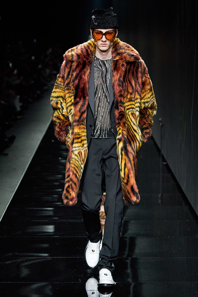 Versace Fall/Winter 2020 Milan Fashion Week Co-Ed Show Runway Donatella Versace Shots Looks Menswear Womenswear House Symbols Greek Key Pattern Tailoring Sportswear