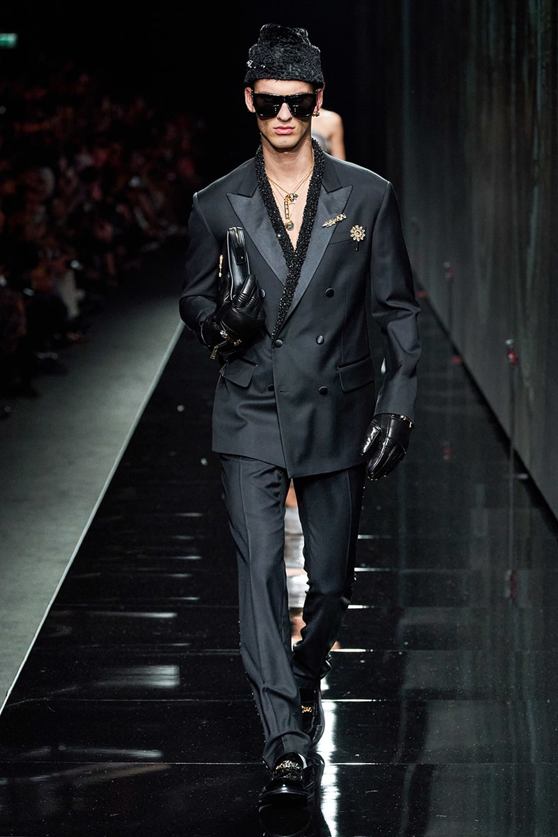 Versace Fall/Winter 2020 Milan Fashion Week Co-Ed Show Runway Donatella Versace Shots Looks Menswear Womenswear House Symbols Greek Key Pattern Tailoring Sportswear