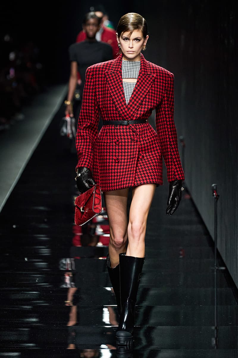 Versace Fall/Winter 2020 Milan Fashion Week Co-Ed Show Runway Donatella Versace Shots Looks Menswear Womenswear House Symbols Greek Key Pattern Tailoring Sportswear