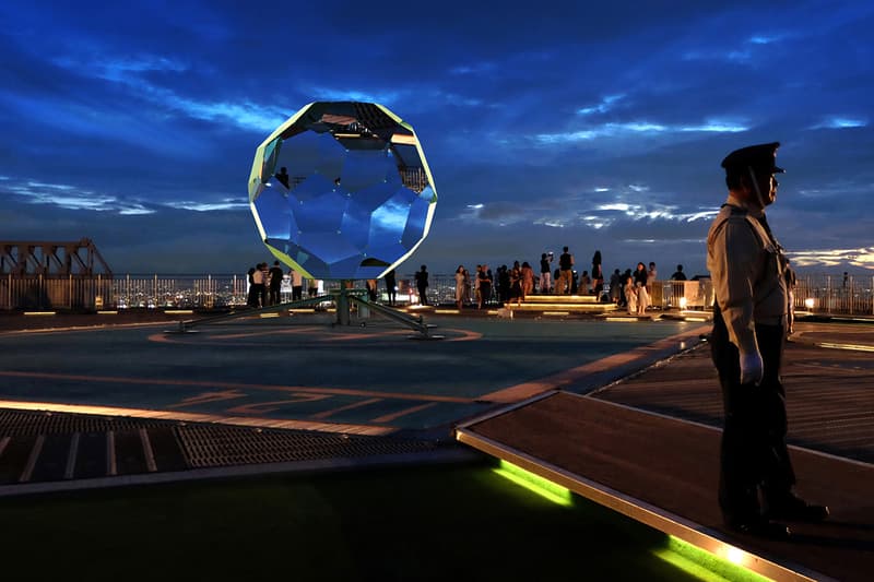 Vincent Leroy Illusion Lens Installation tokyo rooftop large scale sculpture Roppongi Hills Mori Tower helicopter landing helipad transportation geode kaleidoscope