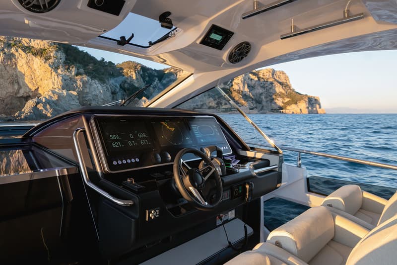 azimut yachts francesco struglia design mercury racing horsepower speedboat day sailor dayboat miami yacht show