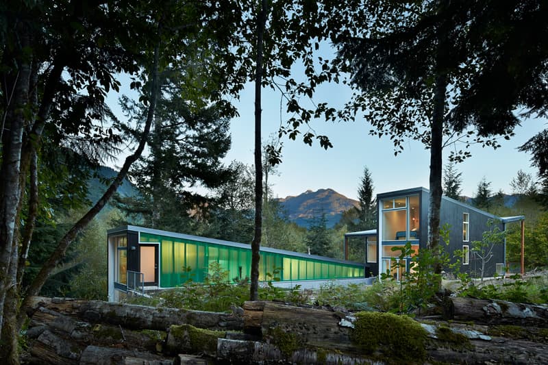 Bear Run Cabin David Coleman Architecture Marblemount Washington Cascade Mountains Green Polycarbonate Walls