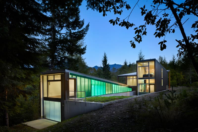 Bear Run Cabin David Coleman Architecture Marblemount Washington Cascade Mountains Green Polycarbonate Walls