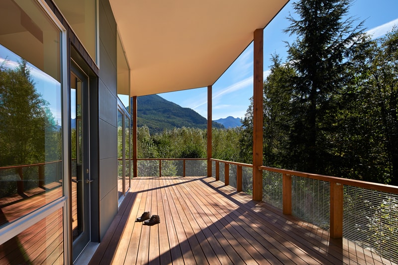 Bear Run Cabin David Coleman Architecture Marblemount Washington Cascade Mountains Green Polycarbonate Walls