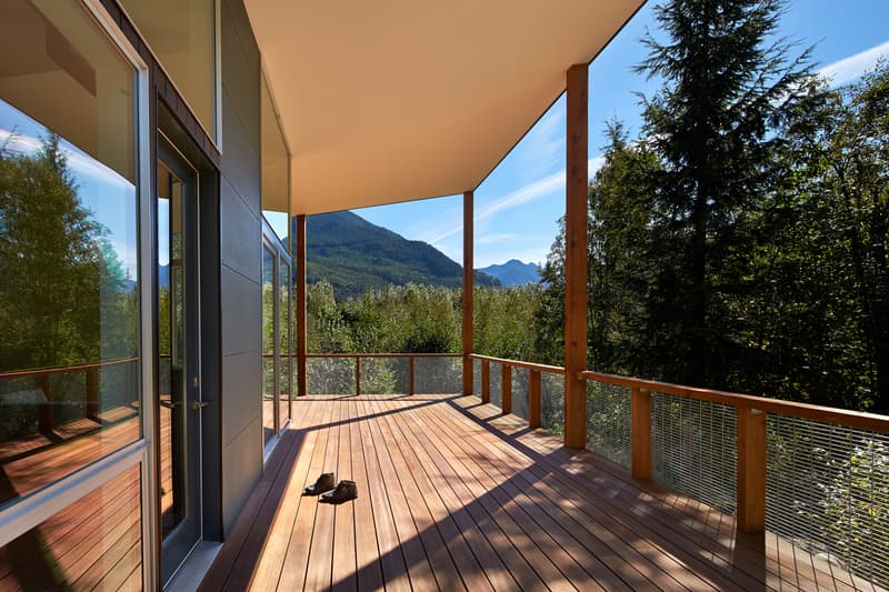 Bear Run Cabin David Coleman Architecture Marblemount Washington Cascade Mountains Green Polycarbonate Walls