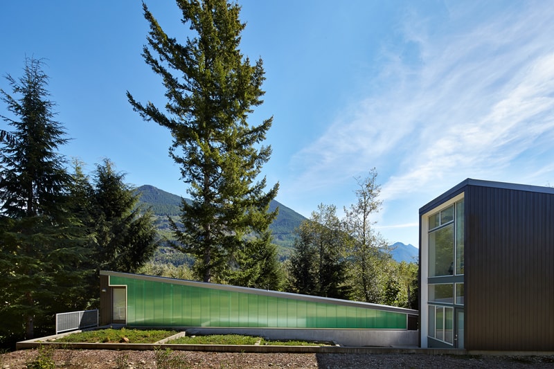 Bear Run Cabin David Coleman Architecture Marblemount Washington Cascade Mountains Green Polycarbonate Walls