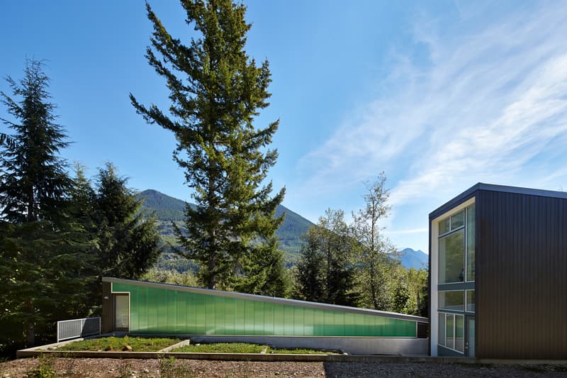 Bear Run Cabin David Coleman Architecture Marblemount Washington Cascade Mountains Green Polycarbonate Walls