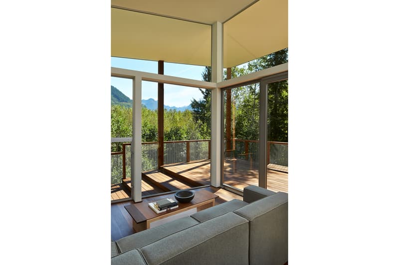 Bear Run Cabin David Coleman Architecture Marblemount Washington Cascade Mountains Green Polycarbonate Walls