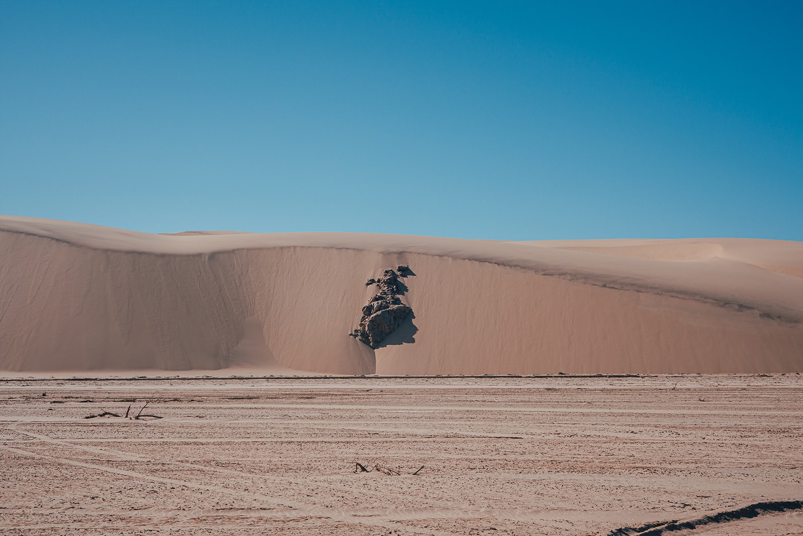 New Land Rover Defender in Namibia James Bond 2020 007 Africa South Africa Desert off-roading awd adventure
