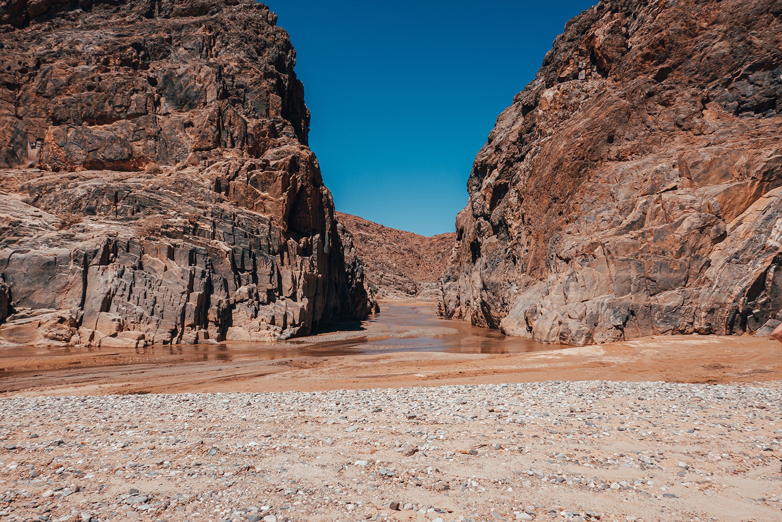 New Land Rover Defender in Namibia James Bond 2020 007 Africa South Africa Desert off-roading awd adventure 