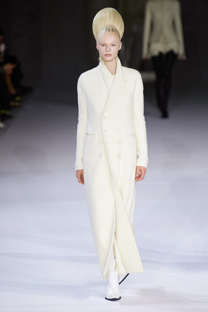 Haider Ackermann Fall/Winter 2020 Paris Fashion Week Runway Show Presentation Co-Ed Menswear Womenswear Looks Columbian-Born Paris-Based Eponymous Label Designer