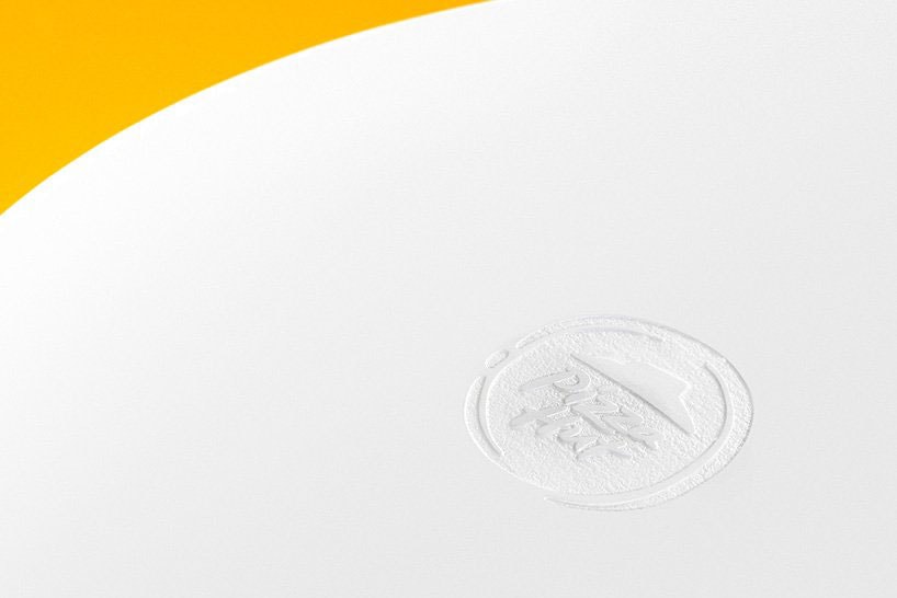 イケア × ピザ ハット IKEA × Pizza Hut が等身大の“アレ”を製作 Pizza Hut x IKEA Säva Table Collaboration White Pizza