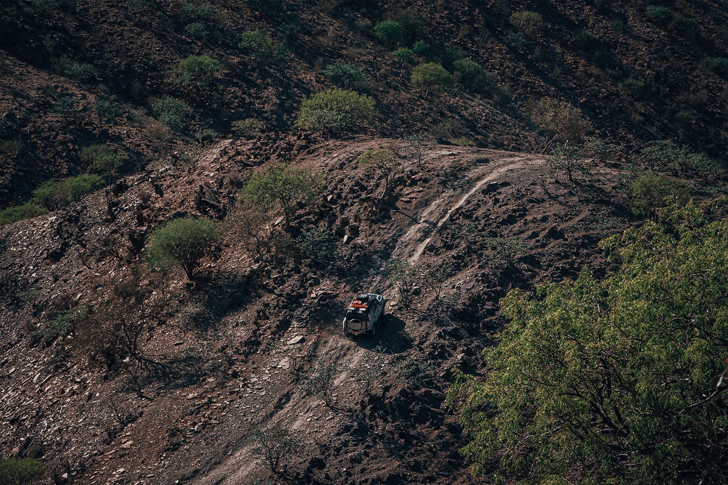 New Land Rover Defender in Namibia James Bond 2020 007 Africa South Africa Desert off-roading awd adventure 