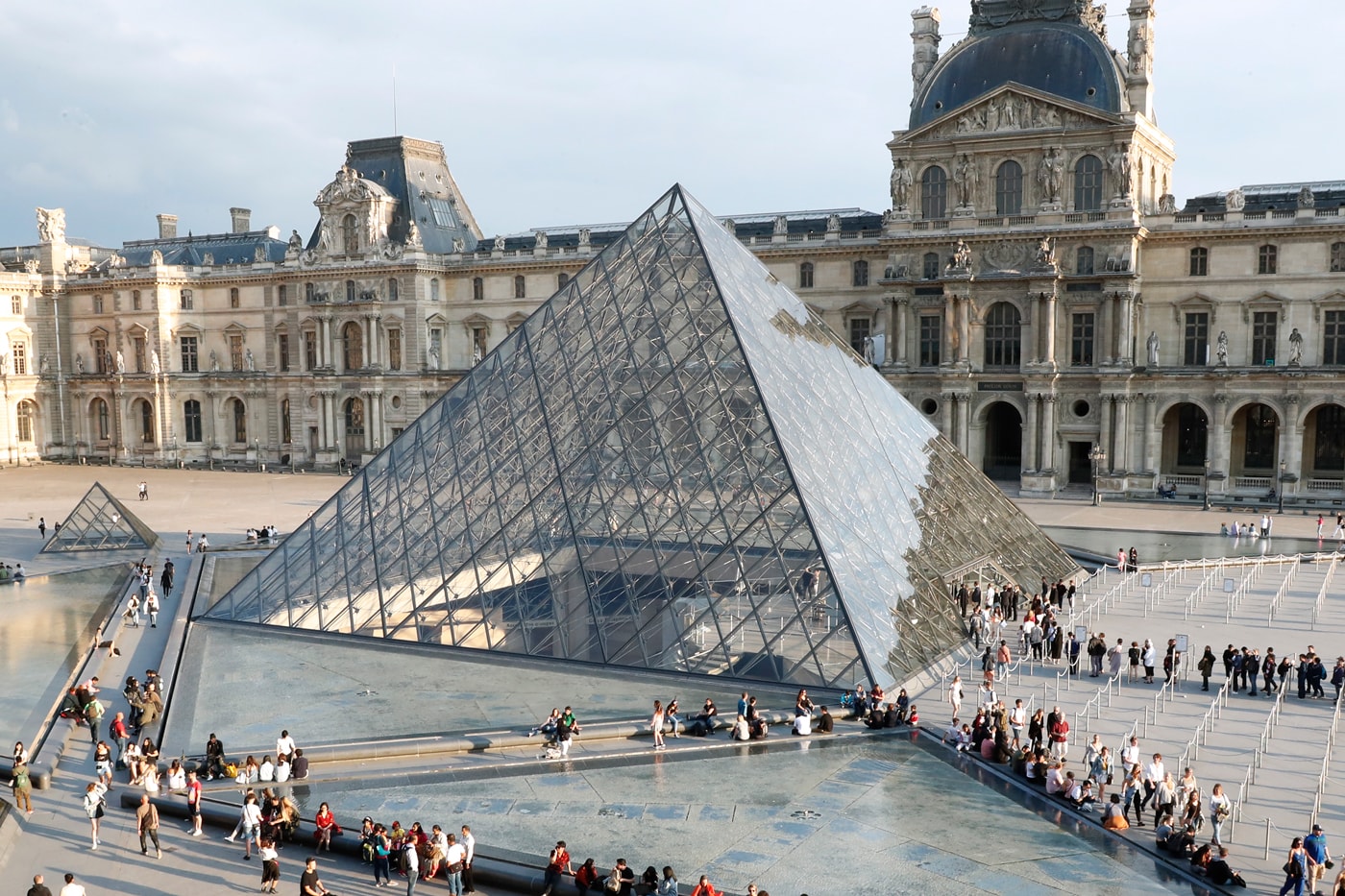 Louvre Closes Down Over Coronavirus Fears paris france museum ncov covid 19