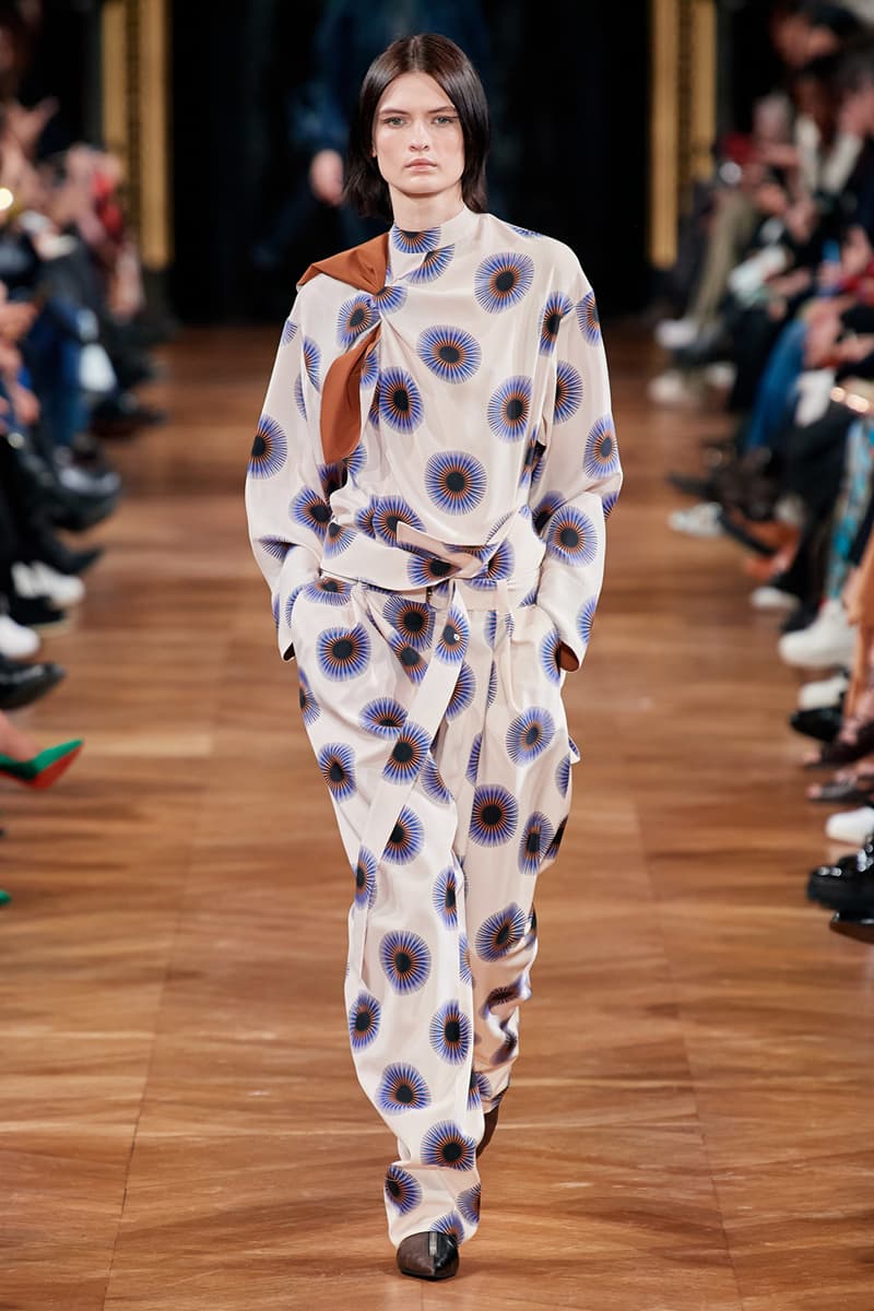 stella mccartney fall winter 2020 fw20 collection runway show paris fashion week vegan fur free leather free 