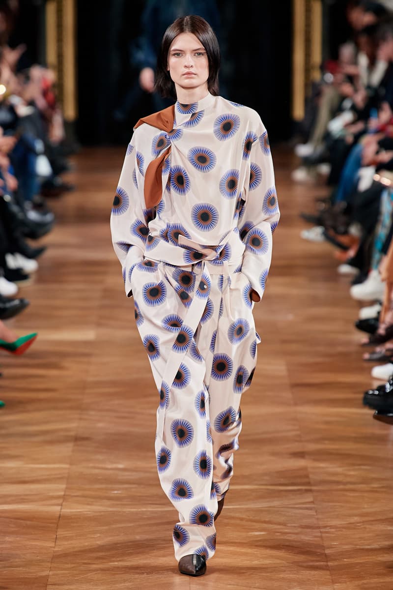 stella mccartney fall winter 2020 fw20 collection runway show paris fashion week vegan fur free leather free