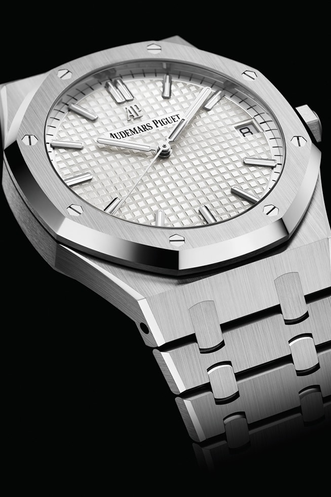 Audemars Piguet 41mm Royal Oak Silver/White AP Audemars Piguet watches wrist watches horology swiss made screw down crown movement caliber 