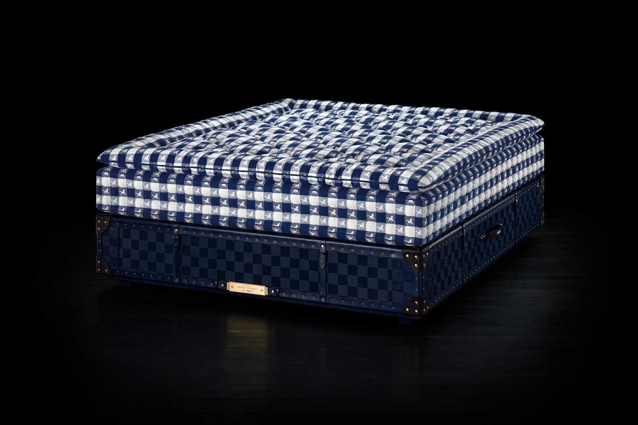Hästens & Ferris Rafauli Grand Vividus Bed Drake Luxe Mattress Checkerboard Horse Insignia Navy Blue Black Leather Cotton 