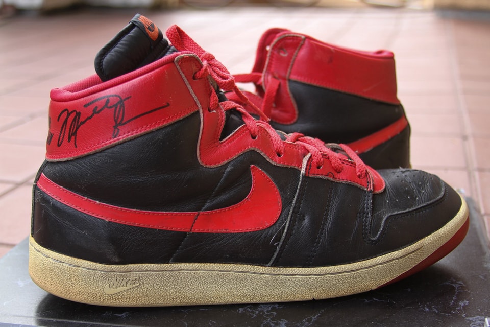 Michael Jordan Nike Air Ship "Banned" Shoes |
