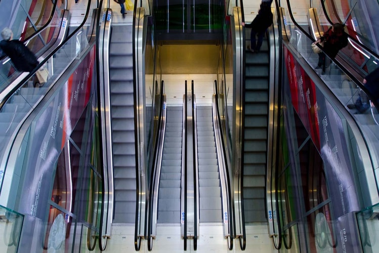 U.S. Retail Sales Decline by Record Numbers Amid Coronavirus Closures