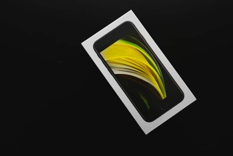 Second Generation Iphone Se Closer Look Hypebeast