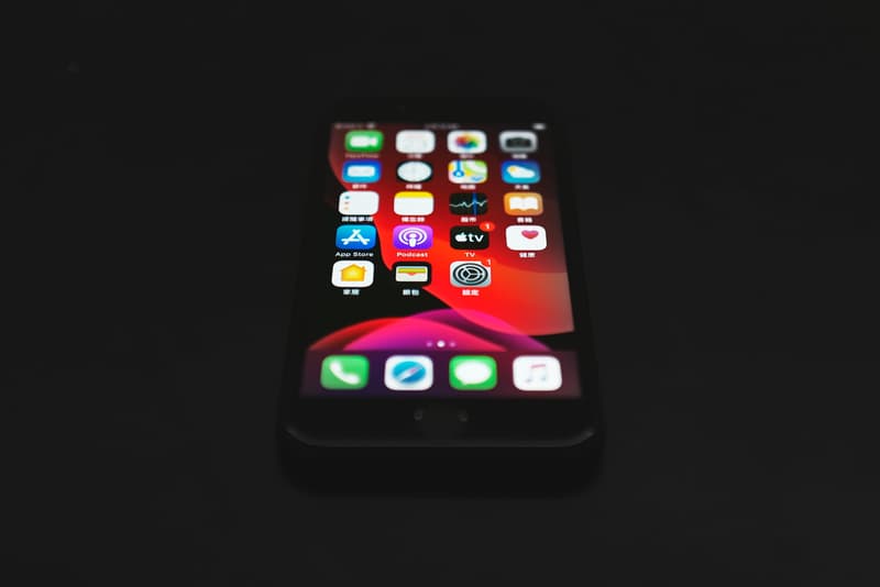 Second Generation Iphone Se Closer Look Hypebeast